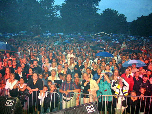 Kongens Have, Odense & Sundsøre Festival - 2003 - Danser med Drenge